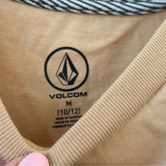 Volcom Tan Tee with Black Emblem NEW w/out Tags Medium 10/12 - Picture 2 of 3